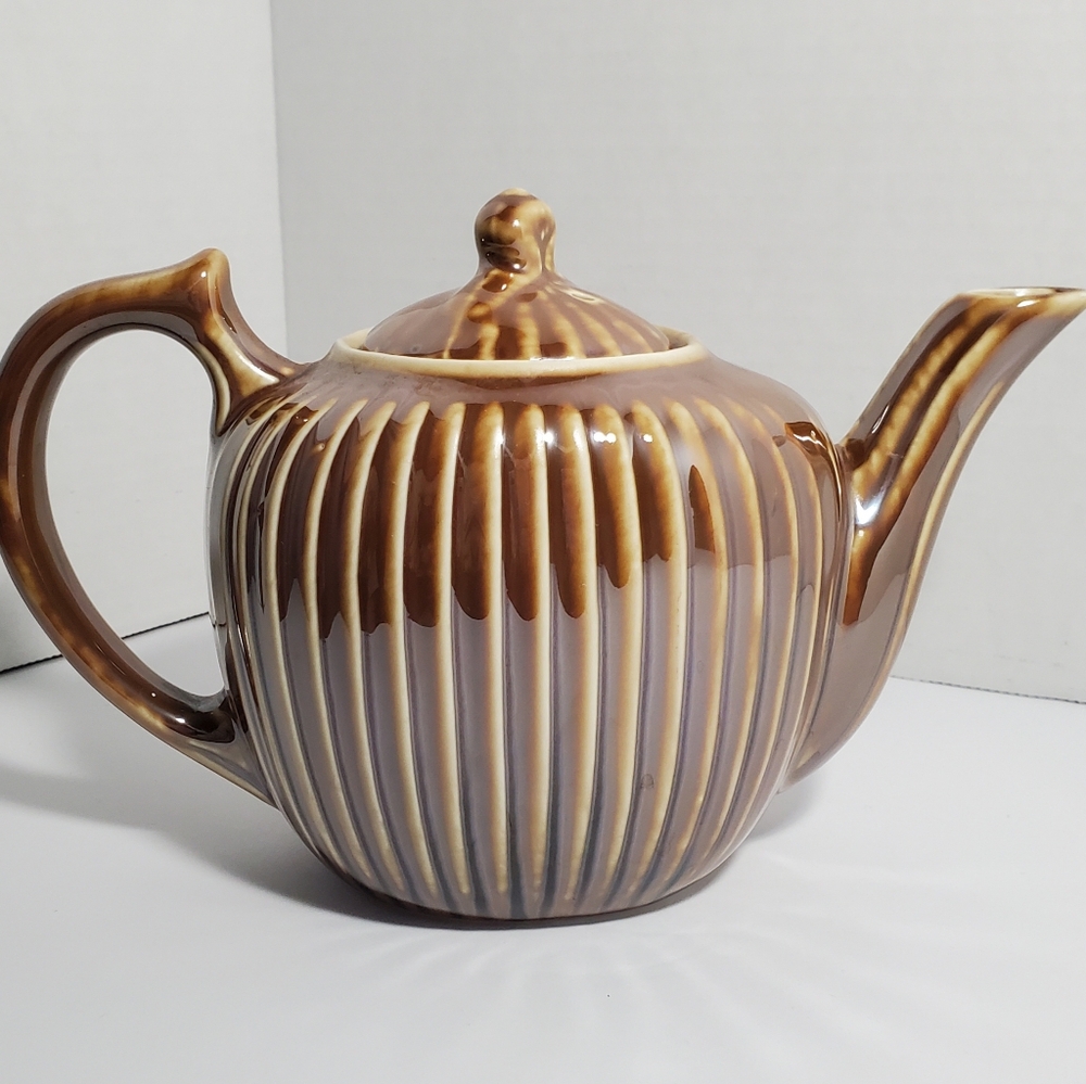 Fraunfelter China Brown Ribbed Teapot